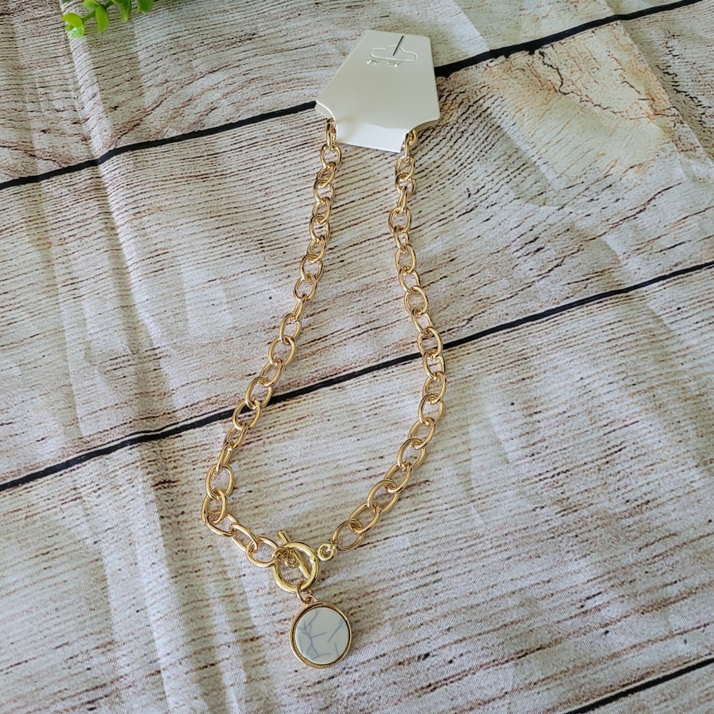 Any2/$20💥 Gold Chunky Chain with white marbled Pendant Necklace - Picture 9 of 9